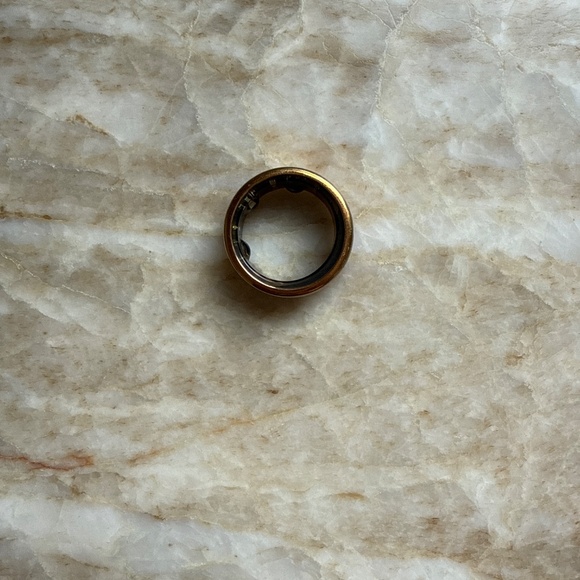 Oura ring third generation rose gold size 7 - Picture 3 of 5